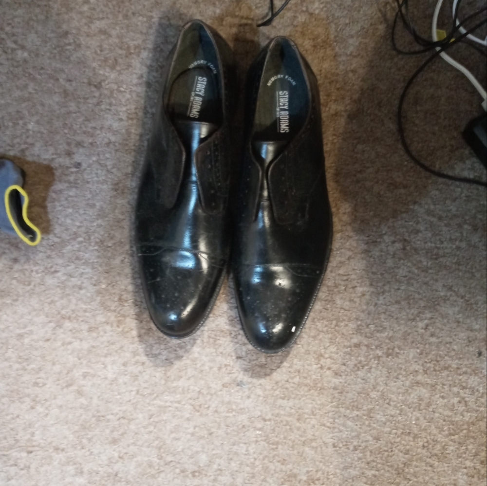 Mens black sizd 12 stacey adams dress shoes.
